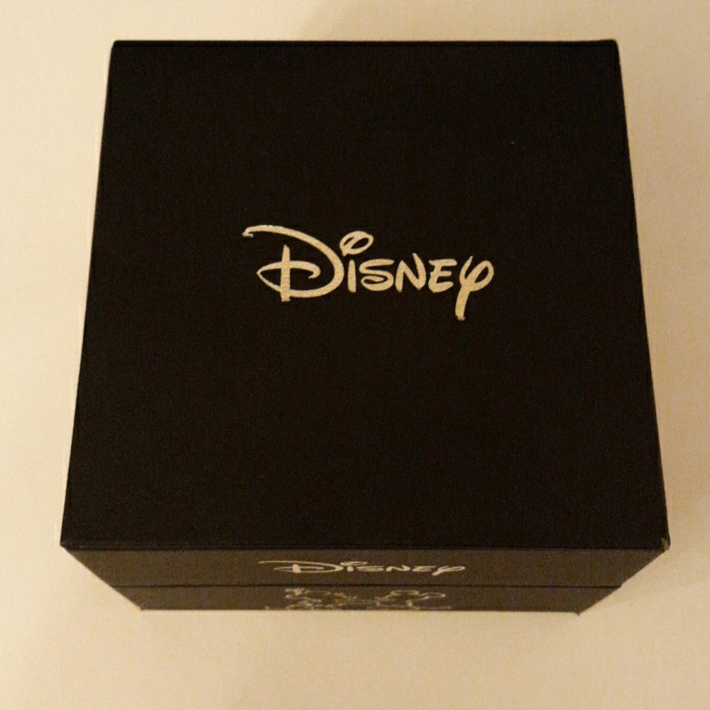 DISNEY His & Hers Mickey Leather Watch Box Set - Picture 6 of 8